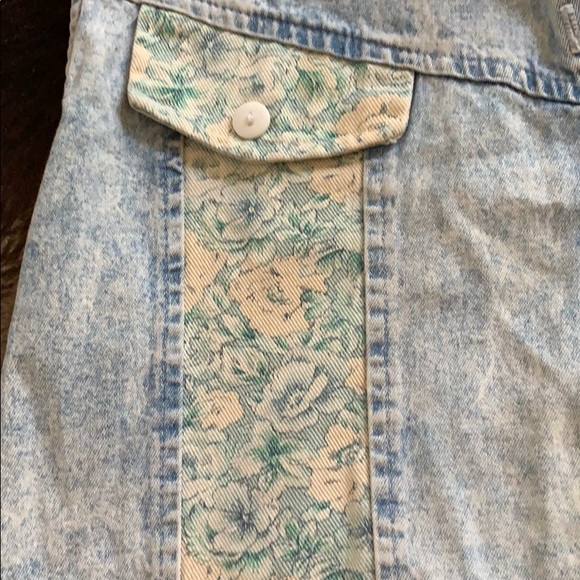 Vintage Denim Floral Crop Vest! - Picture 6 of 7